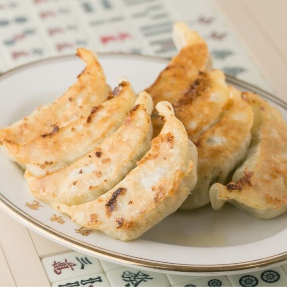 ＜定期便＞ミシュラン掲載の餃子専門店「新味覚」特製冷凍生餃子 2箱セット【6回発送】上質な小麦でつくる皮の絶妙の薄さ、食材の産地と鮮度にこだわった餡。その人気には理由がある。_イメージ3