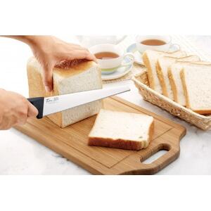 硬い食材からパンも切れる　　　　　　　　銀抗菌チタン3D万能包丁240mm【配送不可地域：沖縄県】【1674536】