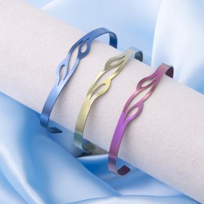 ふるさと納税 小牧市 純チタン製アクセサリー(バングル)ピンクグラデーション[065S07-01] |  | 02