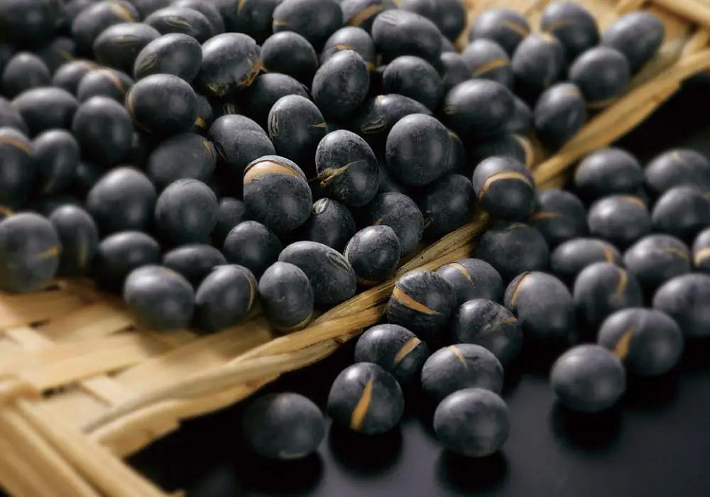 【最短翌日から３営業日以内発送】北海道 黒豆茶 4袋セット 計1.3kg 【 お茶 茶 飲料 飲み物 黒豆茶 黒豆 国産黒豆 ノンカフェイン 風味豊か 北海道 旭川 】_02124