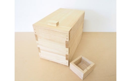 桐米びつ（5kgサイズ）防湿と防虫効果 桐箪笥の技術を生かした米びつ《サイズ：W20×D33×H24cm》高機密 工芸品 加茂市 加茂箪笥協同組合