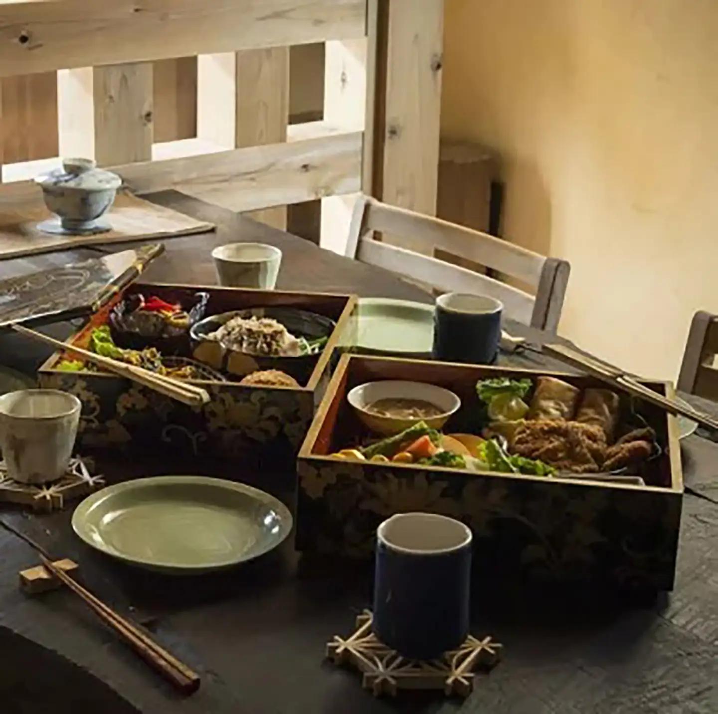 宿泊券 「アイショウ」一日ひと組の宿 ご夕食「厳選食材を使ったお重」付きプラン宿泊券 1泊5名様