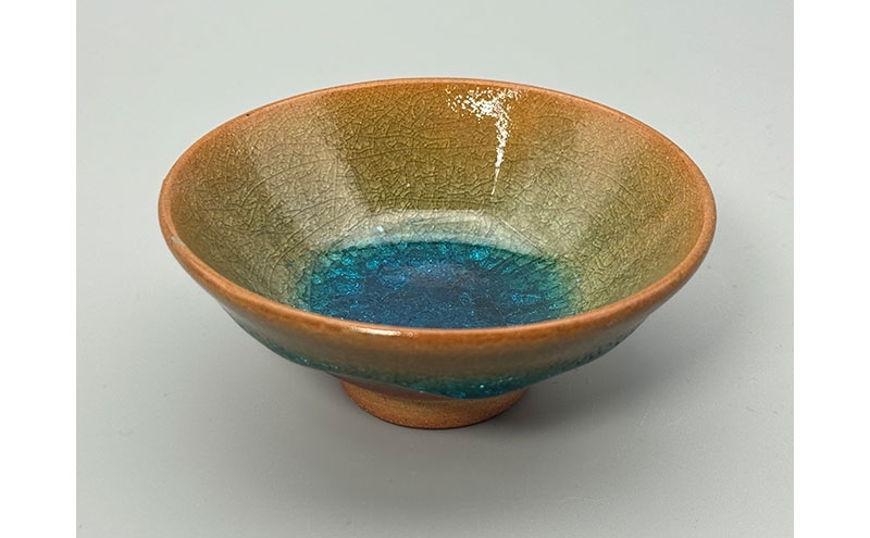 
                  虫明焼 灰釉彩貫入盃(小鉢・青、黒井博史 作) 工芸品 食器 酒器 盃
                