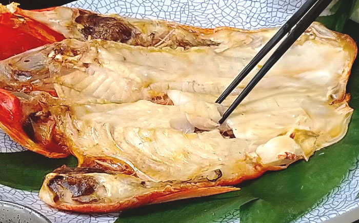 【全3回 隔月 定期便】かながわブランド「三崎黒潮キンメ」鯛の特大干物 2枚入 約1400g セット【長井水産株式会社】 [AKAJ008]