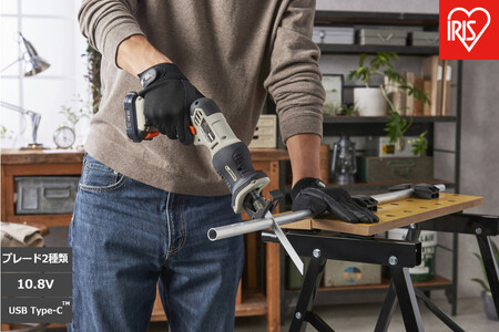 充電式レシプロソー 10.8V アイリスオーヤマ JRS13TC サンドベージュ 【家電 電化製品 ブレード2種類 木工用 鋼鉄用 コードレス 軽量】