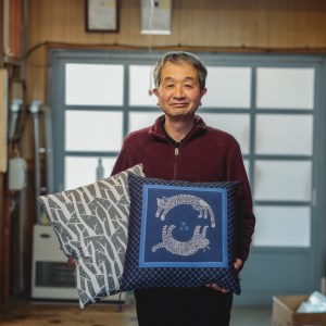 座れるクッション　cocioroso 御影石