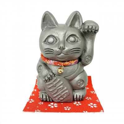 ふるさと納税 高浜市 伝統工芸士が作る、撫でると黒くなる、縁起物のいぶし瓦製招き猫「招鬼猫すずニャンコ4号」 |  | 01