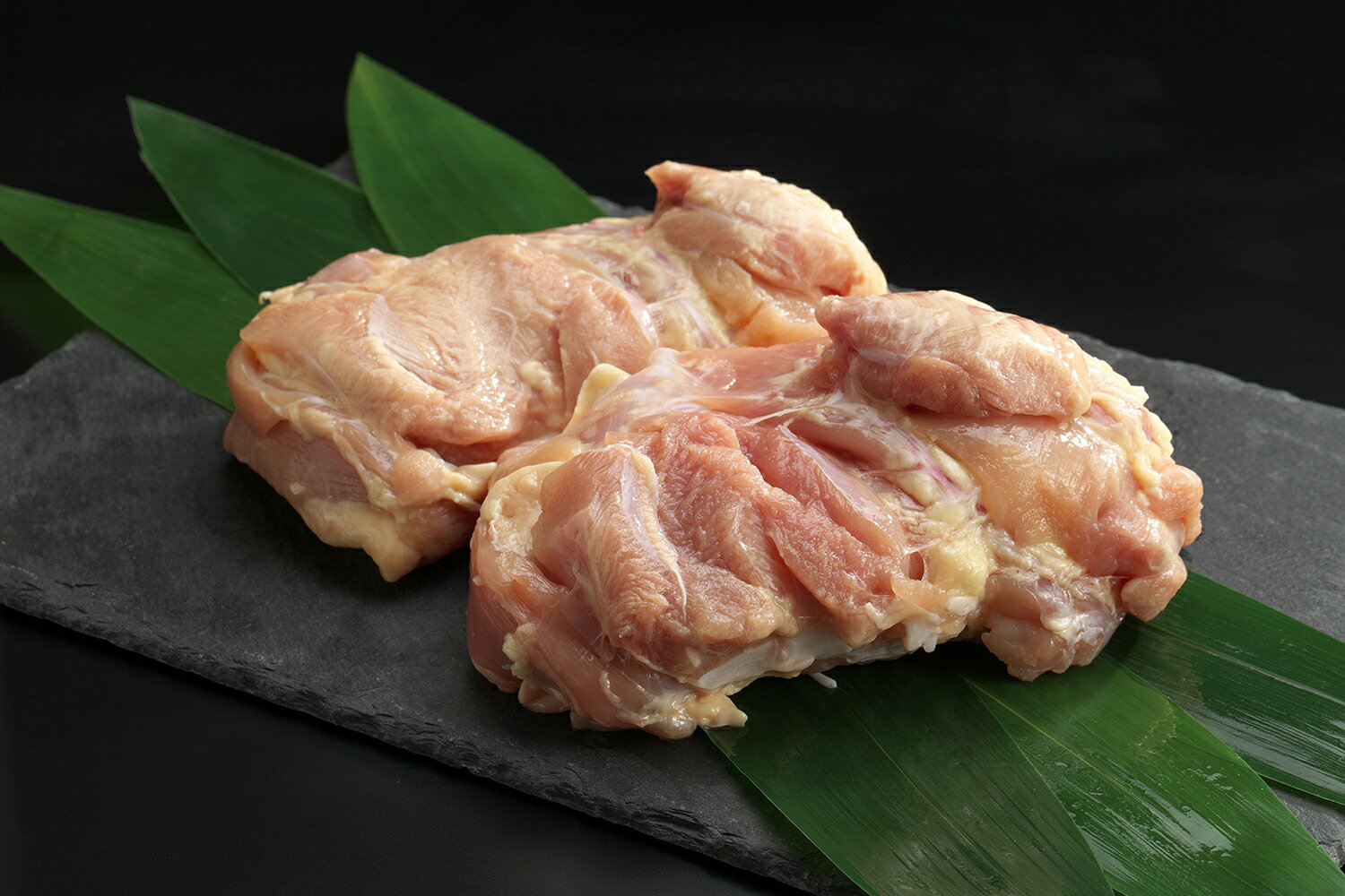 【ふるさと納税】 伊勢どり 肉 鶏肉 モモ肉 鶏もも 国産 鶏 700g ～ 2.7kg 選べる 焼肉 炭火焼き 照り焼き 料理 ご飯 煮込み 志摩 三重県 伊勢 / 三重県産 伊勢どりモモ 700g～2.7kg