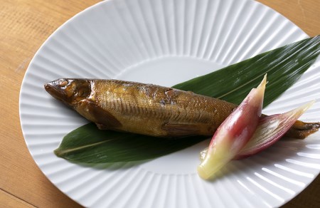 鮎料理専門店の鮎四種（子持ち鮎しぐれ、鮎アヒージョ　ほか）長良川産鮎使用