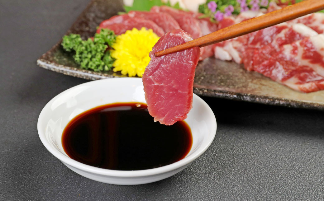 くまもとあか牛 ヒレ肉800g(6枚前後)･馬刺し200g(赤身100g･霜降り50g･たてがみ50g) 食べ比べセット