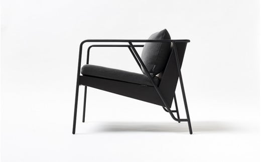 【FIL】ラウンジチェア -スミ リミテッド- MASS Series Lounge Chair -SUMI LIMITED-　小国杉 イージーチェア ローチェア 椅子 チェア 背もたれ 肘掛 クッション インテリア 家具 木製 無垢材 天然木 炭 黒 受注生産 おしゃれ リビング ダイニング ギフト 熊本 阿蘇 南小国町 送料無料