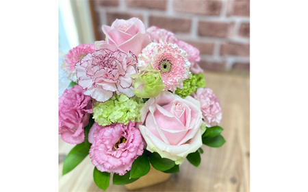 No.484 （ピンク系）Mサイズ 癒し生活！季節のおまかせフラワーアレンジメント