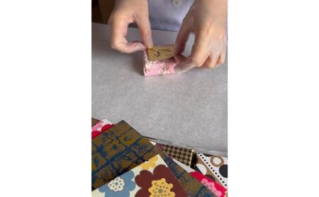 【 小豆島 】 黒ごま 塩オリーブ 石鹸 【ハチミツ配合】3個セット 美容 保湿 素肌 敏感肌 キメ細やか 泡 毛穴 せっけん エキストラバージン オリーブ オイル はちみつ 蜂蜜 ハチミツ 黒ゴマ 