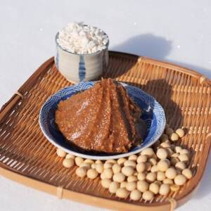 岩泉みそ〔並・特 食べ比べ〕900g×2パック 18ヶ月長期熟成 天然醸造 無添加味噌 発酵生味噌【配送不可地域：離島】【1710118】