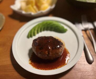 横濱上田屋謹製　肉屋のこだわりハンバーグ ?A5黒毛和牛入り?【150g×8個入り】 AEJ0003