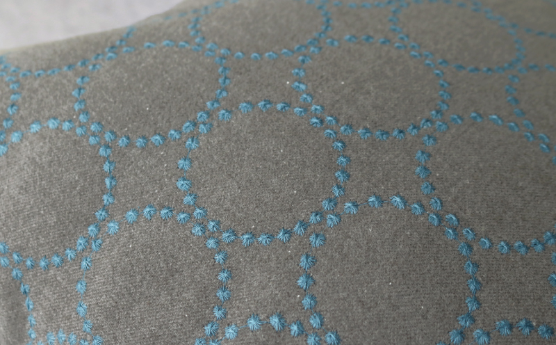 クッション おしゃれ タンバリン グレー(ブルー) 正方形 約 45 × 45cm ミナペルホネン dop tambourine 生地 刺繍 ソファ 家具 インテリア 秋山木工 秋山木工株式会社 静岡