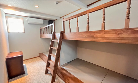 宿泊券　【ＲＯＯＭ３】カフェ併設 民泊（1泊1名素泊まり）《cafe＆stay Re:》利用券 青森県五所川原市