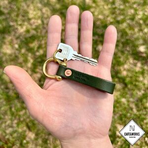 11-195 【お中元】レザークラフト：真鍮シャックル本革レザーキーホルダー小（レッド）
