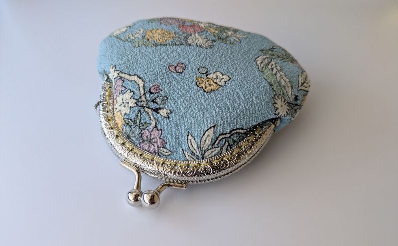 財布 《和裁士手縫い》正絹小紋のがま口財布（小） 小銭入れ 小物入れ 小紋柄 着物生地 小ぶり がま口 木綿の無地 ビンテージ着物 手縫い 一点もの アップサイクル 大田区 東京都