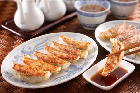 芦屋 伊東屋 謹製 スタミナ餃子 ニラ餃子 2種セット [16個×2種]（醤油タレ 付き）【餃子 ぎょうざ ギョーザ 中華 点心 惣菜 おかず おつまみ 冷凍総菜 ジューシー 国産豚 豚肉 生ニラ も