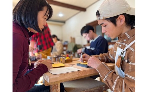 14-004　猟師と鹿革サコッシュ作り体験　2名様