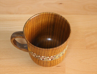 【箱根寄木細工　マグカップ】軽くて割れにくく保温性が高い木製カップを、寄木細工で彩りました。【 キッチン用品 食器 雑貨 日用品 木製食器　職人メイド 工芸品 職人の手作り おしゃれ食器 神奈川県 小