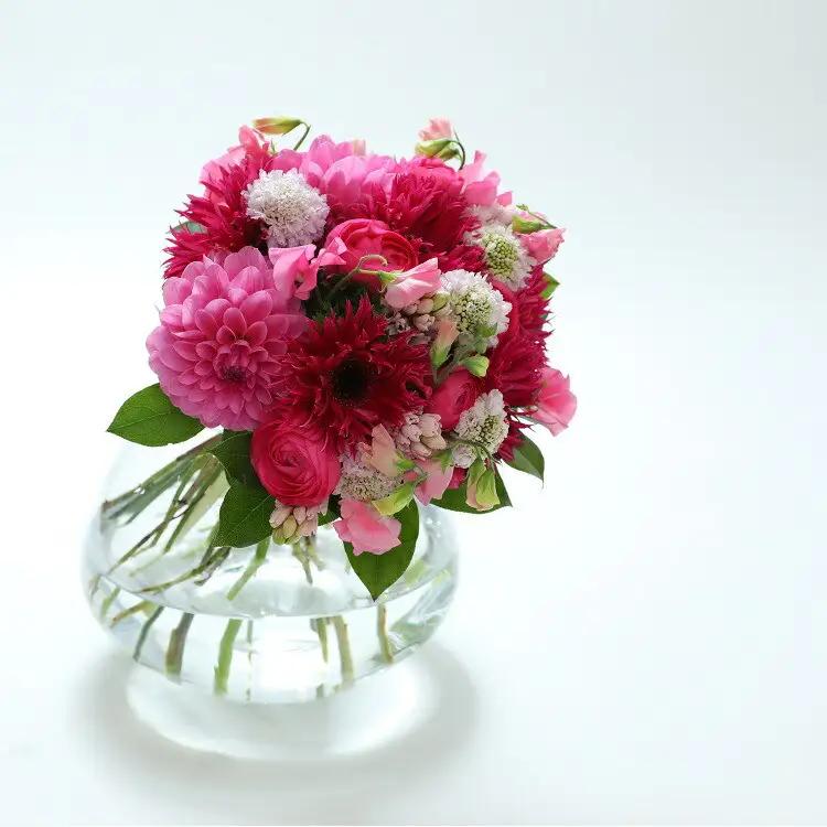旬のお花で季節の花束【旬のお花で季節の花束 世界らん展 フラワードリームジャパンカップ 国内主要コンテスト受賞 贈り物 フラワーライフ 生活の彩 お部屋の彩 約 幅30cm、奥行き30cm、高さ35c