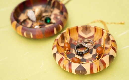 
                  ≪箱根寄木細工≫アクセサリートレイ | 工芸品 装飾品 民芸品 木工品 寄木細工 クラフト 和装 木製 トレイ アクセサリートレイ デザイン 手作り 人気 おすすめ 伝統 ギフト 日本製 観光 お土産 送料無料 神奈川 箱根
                