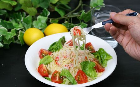 【訳あり】お刺身OK！本ずわい蟹むき棒身 500g 完全殻むき100％可食OK (北海道・ロシア・アメリカ産) SDGs食品ロスをなくそう【 日時指定可 本ズワイガニ ズワイガニ ずわい蟹 かに カニ