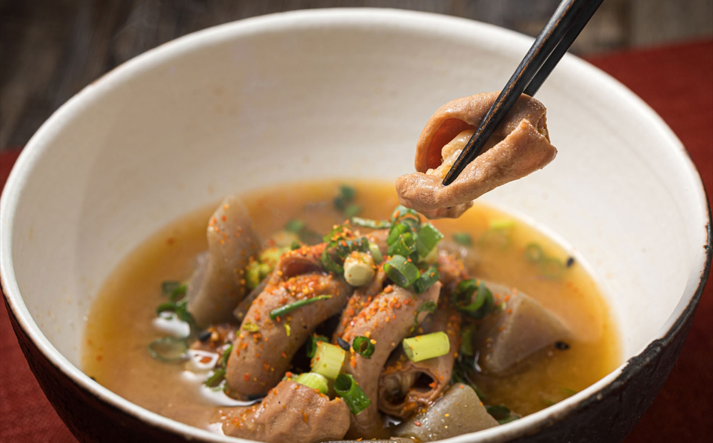 【定期便 3ケ月連続】 北海道産 もつ煮込み 170g×7パック 豚肉 豚もつ 豚ホルモン 煮込み 惣菜 晩酌 おつまみ ご飯のお供 簡単調理 温めるだけ レトルト レトルト食品 常温保存 お取り寄せ