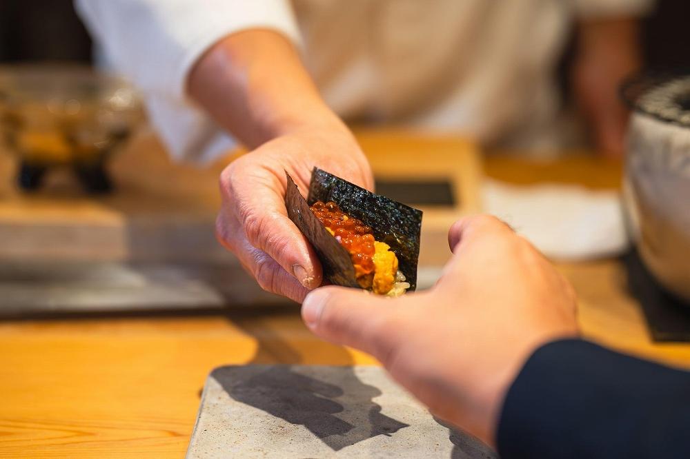 【ながり鮨錬Ren】神戸：≪ディナー≫厳選おまかせ　全23品ペアお食事券（ぐるなびセレクション）