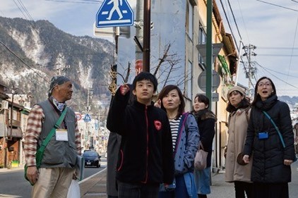 【飛騨の体験】飛騨の変人・達人・名人をレンタル　おっちゃんレンタル  まち歩きガイド等　1申込みで1組4名まで[hm02]