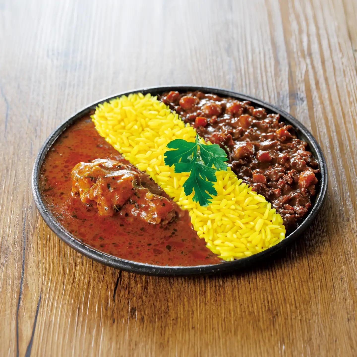 博多華味鳥 あいがけカレーセット（4食入） / レトルトカレー 簡単調理 はなみどり / 佐賀県 / トリゼンフーズ[41ADAD004]