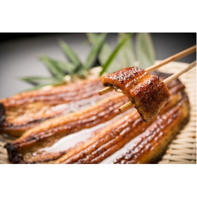 
            うなぎの六三 こばやし商店 国産 蒲焼うなぎ 約135g×5尾 自家製たれ5個付 木箱入【1607946】
          