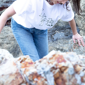 「知床トコさん」×久米繊維　コットンTシャツ　三角デザイン柄/白　XLサイズ　半袖