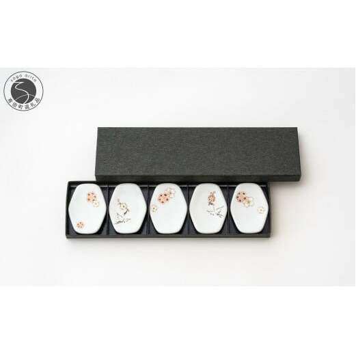 有田焼 紅白梅花文様 鶴文様 箸置き 5個組【肥前赤絵窯元 鷹巣】手描き 白磁 陶磁器 伝統工芸 伝統柄 梅 鶴 A24-169