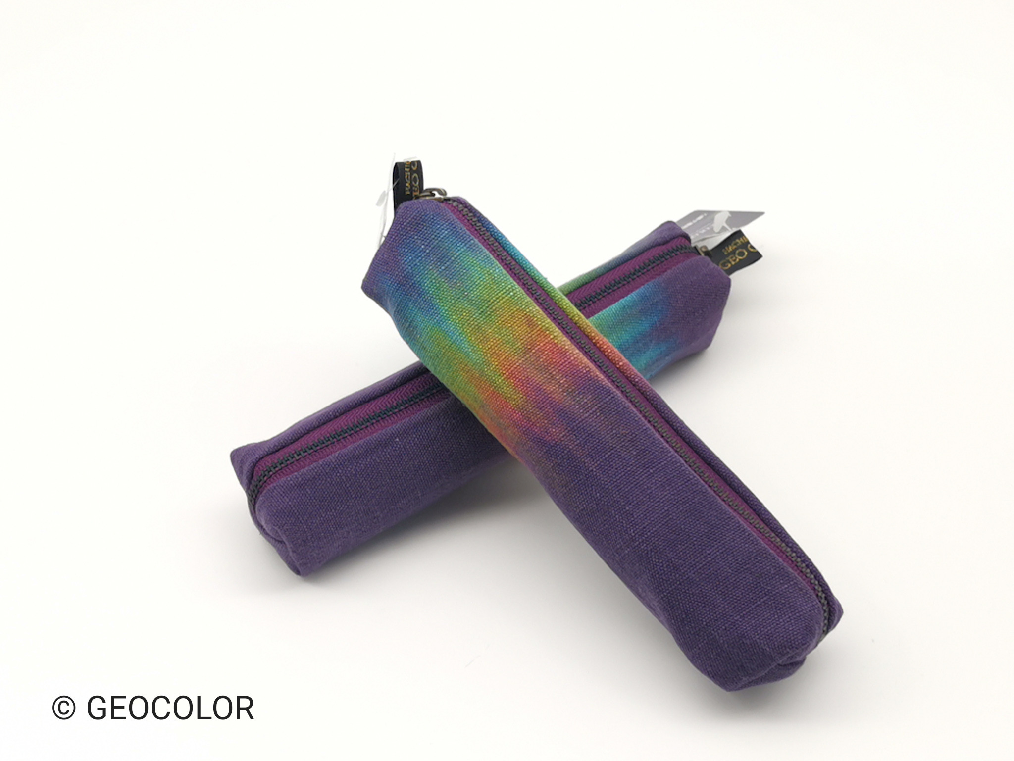 地熱蒸気で染色した鮮やかなペンケースです。