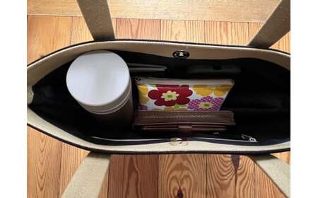 【AKIRAオリジナル】中型レディストートバッグ　ショルダータイプ　ストライプ×薄茶デニム（軽量 軽い 日本製 キャンバス 帆布 横型 肩掛け 通勤 通学 大容量 上質 カジュアル オシャレ レディー