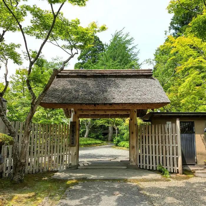 亀の井別荘　温泉内風呂付　本館洋室 １泊２食付　ペア宿泊券