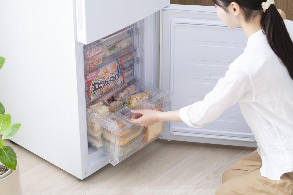冷蔵庫 冷凍冷蔵庫 153L アイリスオーヤマ 大凍量 自動霜取り 　 ひとり暮らし 　 　 　 家庭用 2ドア 幅50 大容量 冷蔵 冷凍 冷蔵保存 冷凍保存 家電 電化製品 使いやすい 便利 おすすめ 人気 アイリス  IRSN-HF15A-W ホワイト