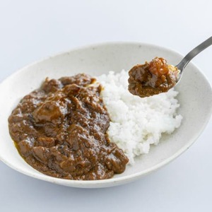 冷凍⽜筋カレー
