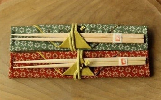 
                  ゆめのかけ箸 夫婦箸 セット 箸 2膳 箸袋 はし はし袋 土佐 ヒノキ 檜 桧 手作業 自然 縁起物 記念品 引き出物 引出物 誕生日 お祝い 記念日 プレゼント ギフト 贈り物 贈答用 手作り 手づくり てづくり マイ箸 高知 黒潮町 [1163]
                