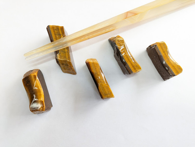 【ふるなび限定】箸置き　虎目石（タイガーアイ）　5点セット　桐箱入　HO2405002　FN-Limited-SP