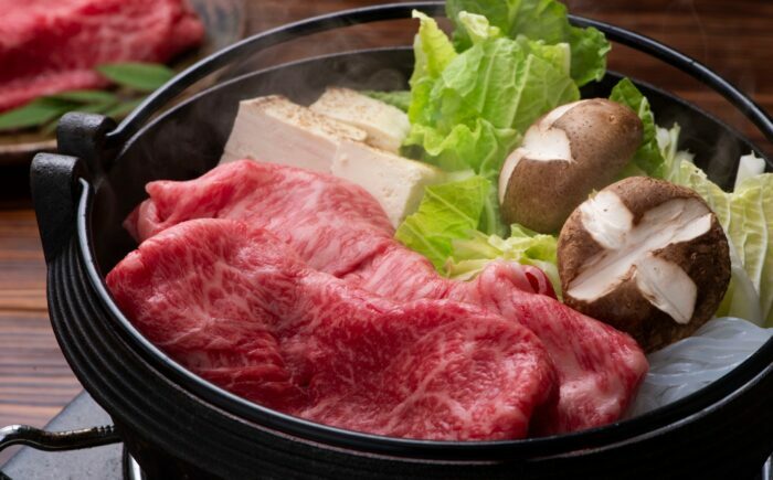 A4-A5 土佐黒牛 霜降り すき焼き用スライス 約1kg / 国産 ロース ウデ モモ 牛肉 すきやき ブランド牛 A4 A5 高知 【株式会社　羽根】 [ATCK019]