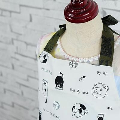 ふるさと納税 小郡市 【9月30日受付終了】ねこ柄フリルエプロン(子供用) ラブリーグレイス[No5354-0919] |  | 01
