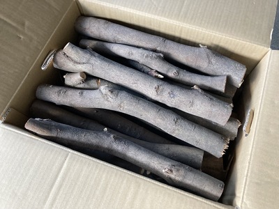 訳あり 薪 広葉樹 15kg～18kg 自然乾燥 菜の花薪 丸薪 アウトドア キャンプ｜B221