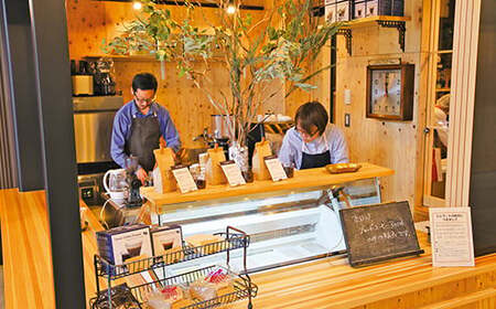 【定期便】自家焙煎コーヒー豆 メガネブレンド 中深煎り 100g ＜全12回＞ 定期便 自家焙煎 コーヒー豆 珈琲豆 豆のまま コーヒー 珈琲 FLAT COFFEE 定期配送 12回 12ヶ月連続 