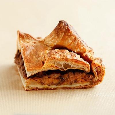 ふるさと納税 城陽市 京都府城陽市産 NZ牧草牛煮込みビーフパイ(21cm) 1個 |  | 01