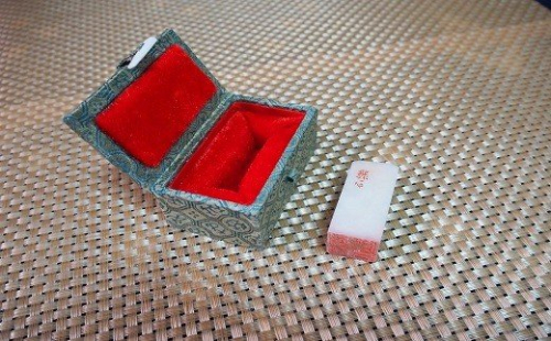 雅印（青田石）1寸（28～30ｍｍ）箱入り　3文字まで - 天然素材 お好きな文字 落款印 雅号 ケース付 選べる 朱文 白文 熊本県 甲佐町
