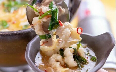 （【化粧箱入り】福岡グルメ！！博多牛もつ鍋セット 醤油味 8人前（牛もつ2人前200g×４袋）＜株式会社BeerO’Clock＞那珂川市[GES025]